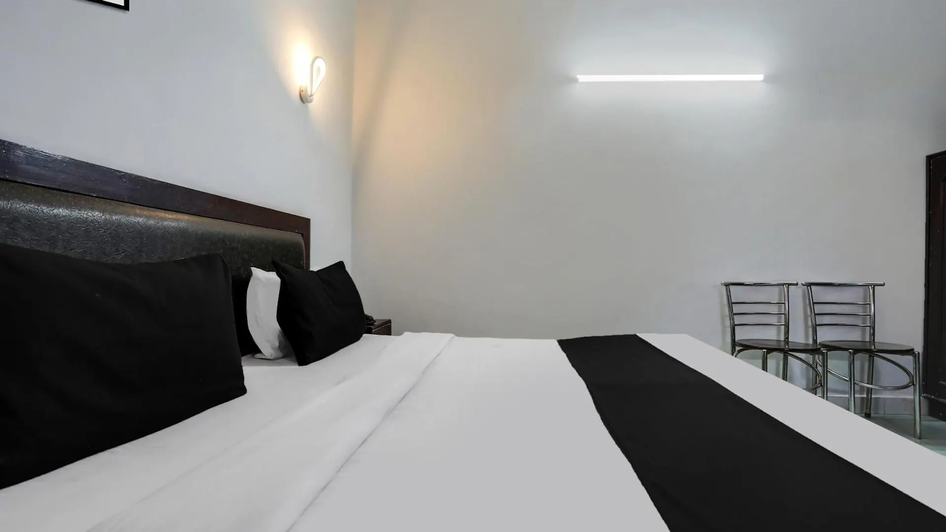 Super Hotel O Tajganj Near Taj Mahal West Gate 4*,