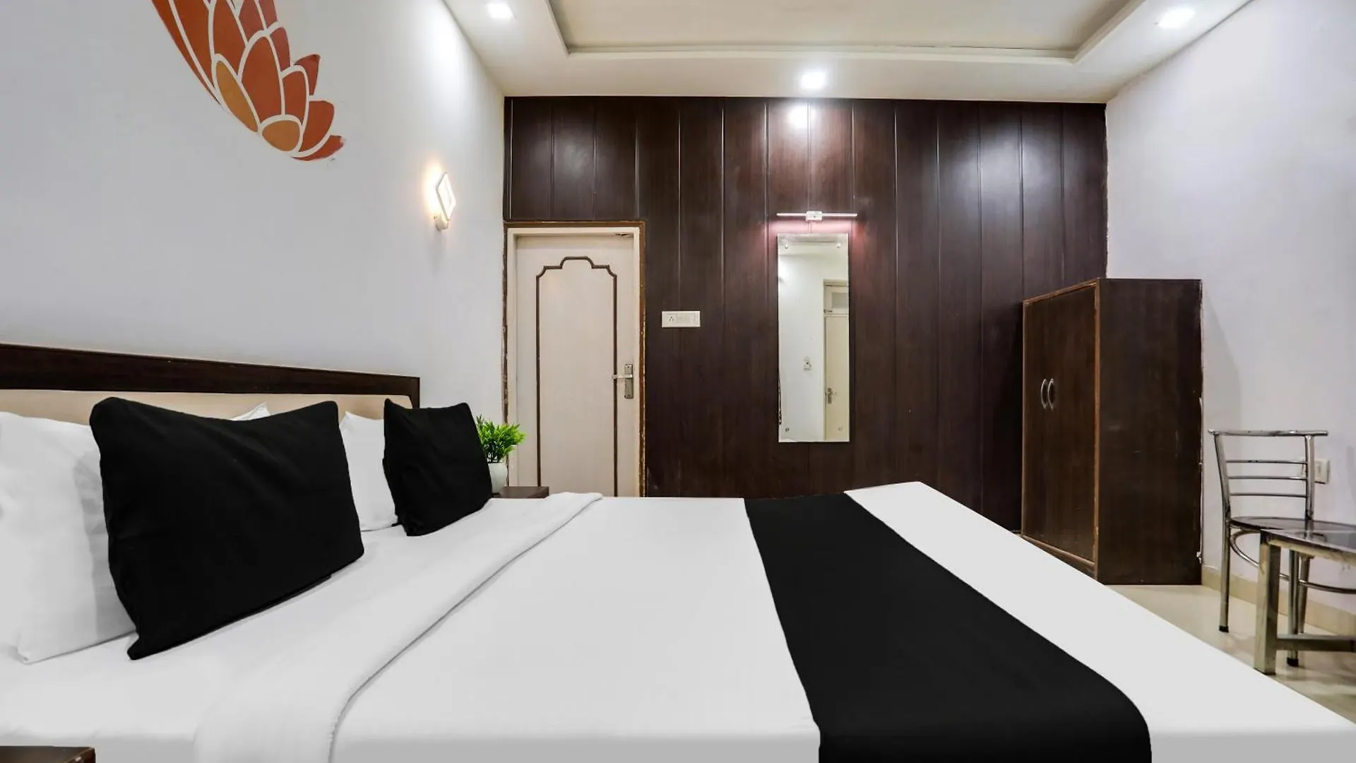 Super Hotel O Tajganj Near Taj Mahal West Gate