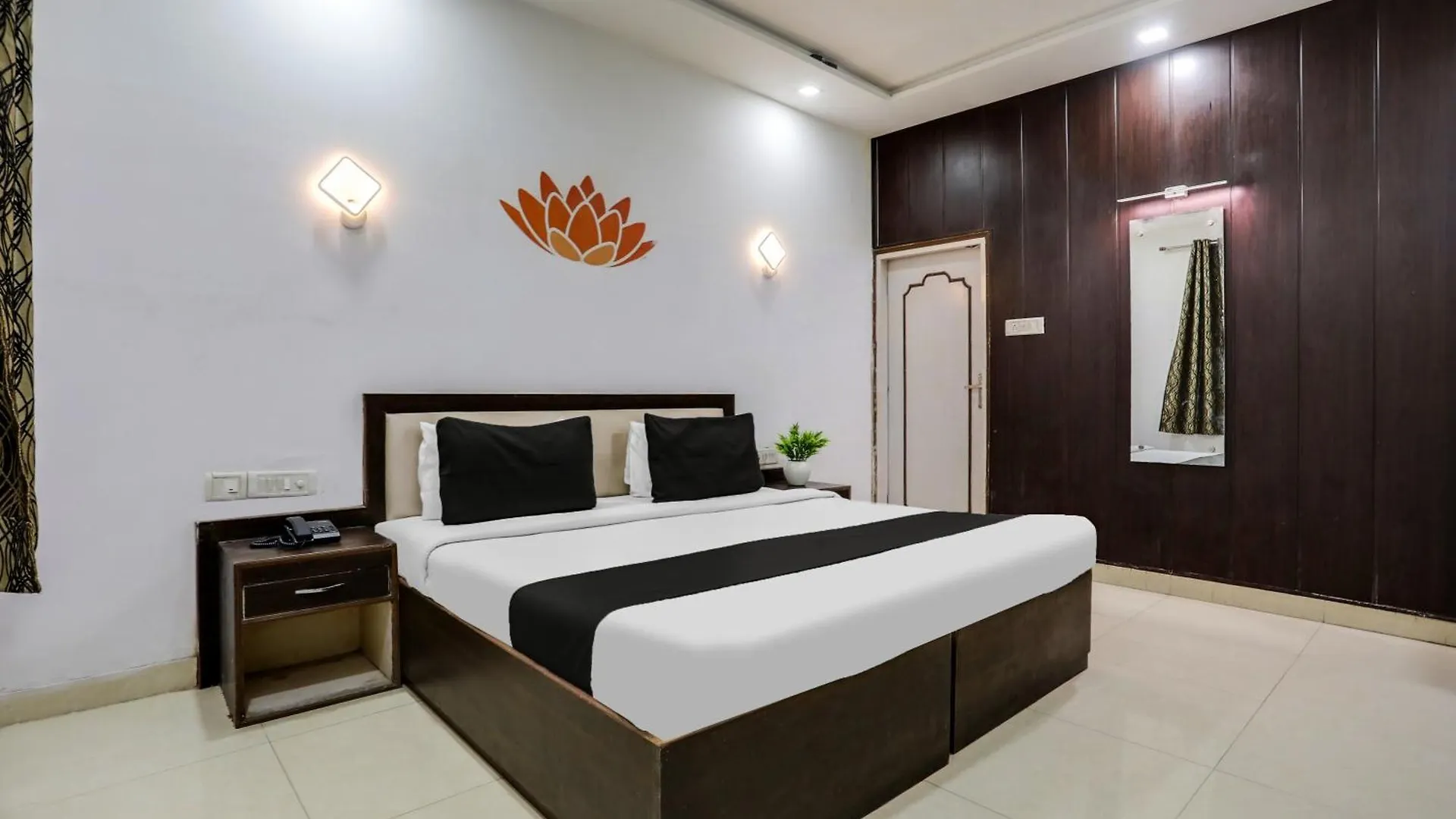 ****  Super Hotel O Tajganj Near Taj Mahal West Gate India