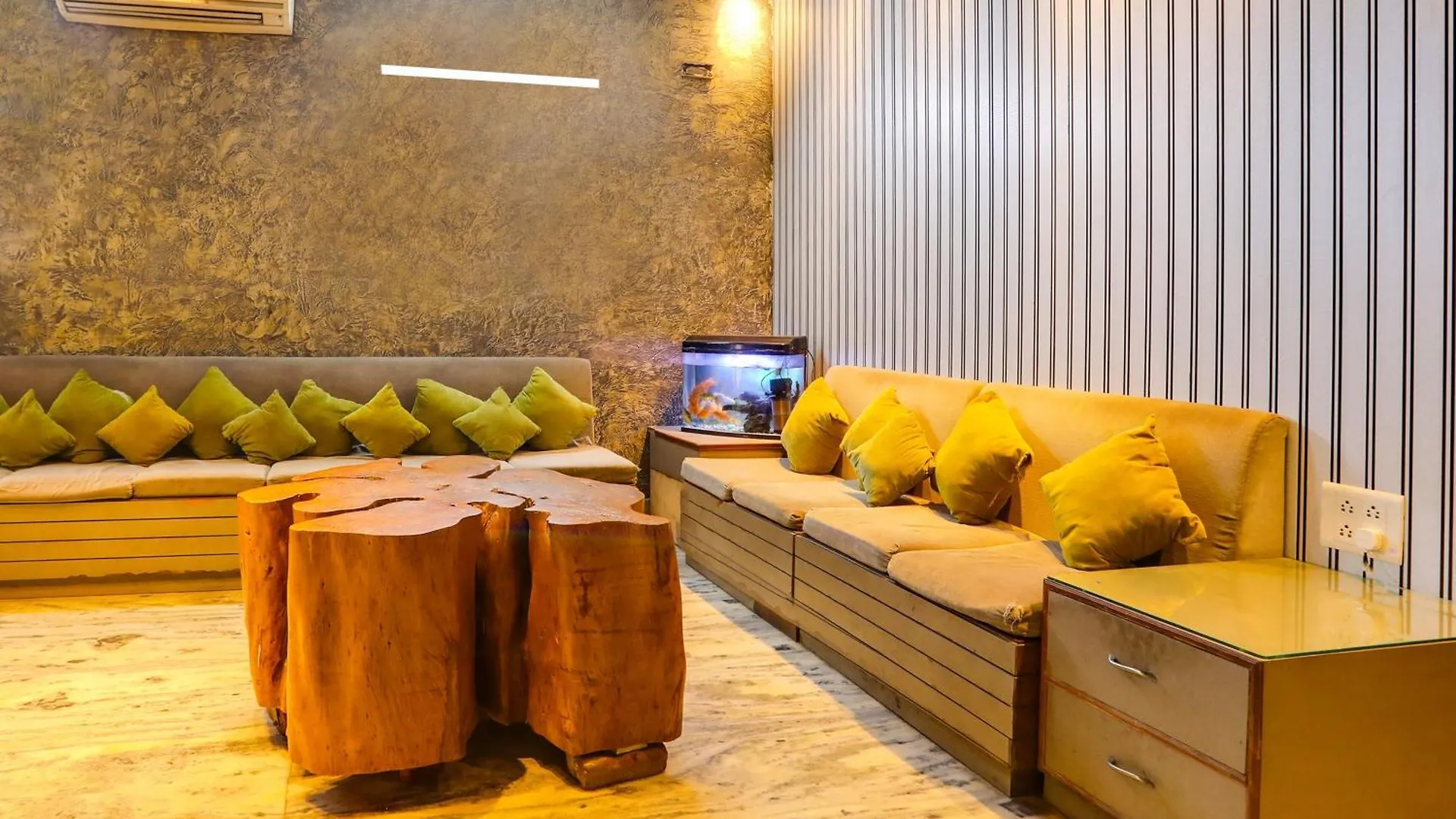 Super Hotel O Tajganj Near Taj Mahal West Gate