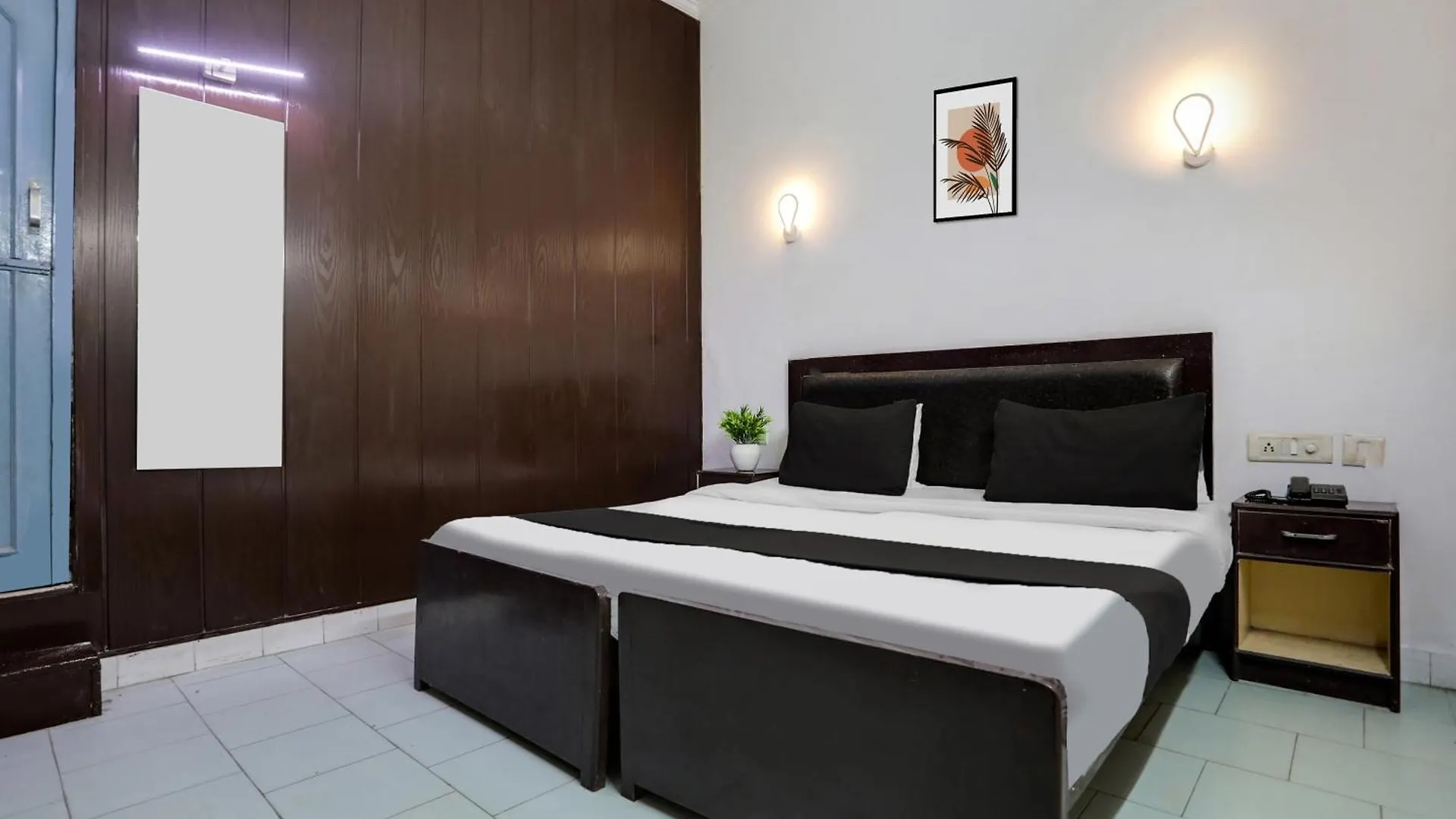 Super Hotel O Tajganj Near Taj Mahal West Gate